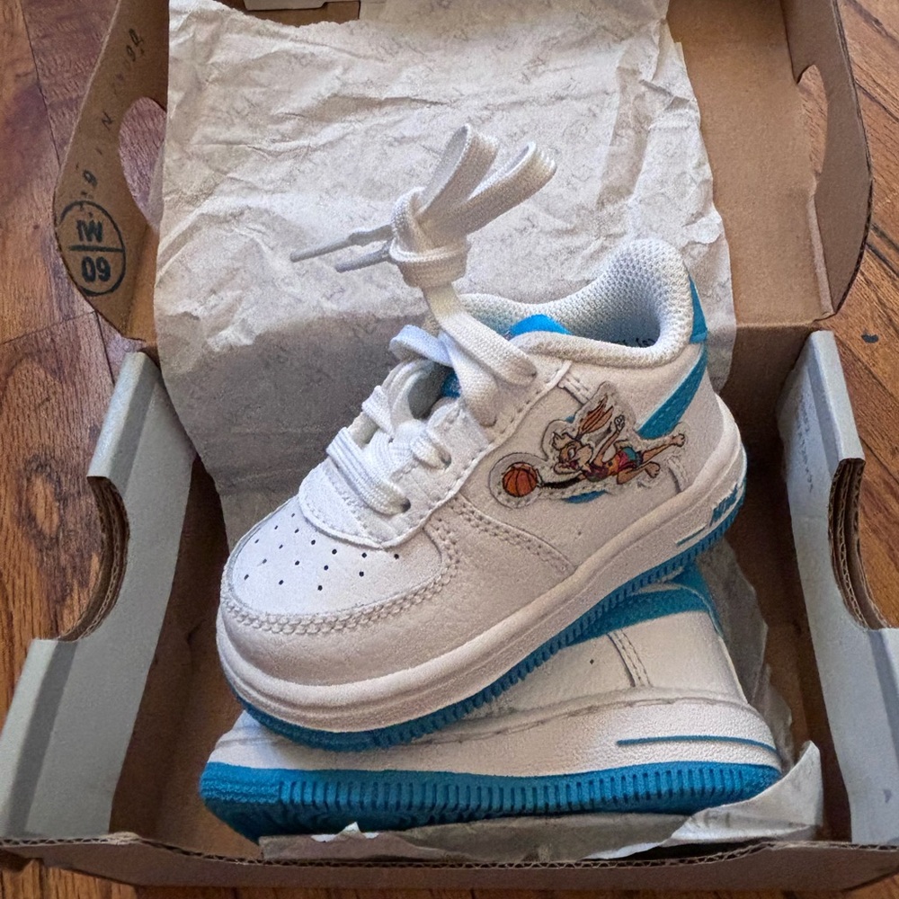 BRAND NEW HARE UPTOWNS